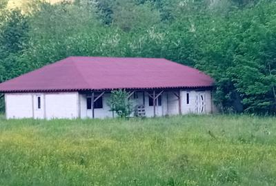 Casă cu 5 camere cu Teren 1200 Mp în Boz