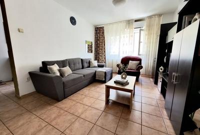 Apartament cu 2 camere semidecomandat, mobilat în Polonă
