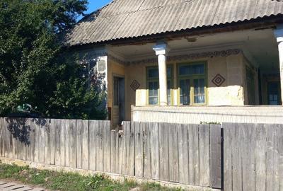 Casă cu 4 camere cu Teren 1100 Mp în Câmpuri