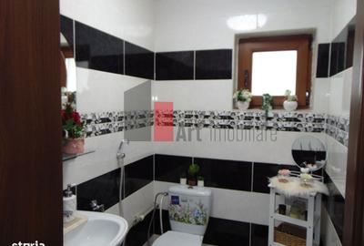 Casă cu 7 camere cu Canalizare în Fundeni - 4
