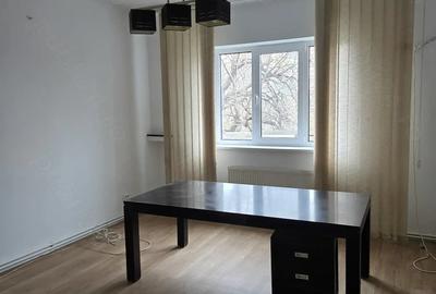 Apartament cu 4 camere decomandat în Victoriei