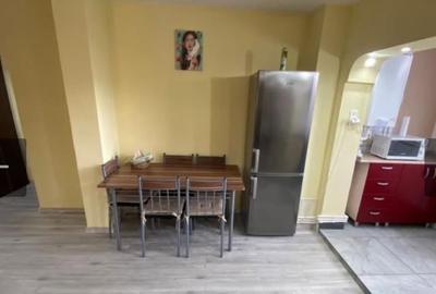 Apartament cu 2 camere decomandat în Casa de Cultură