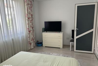 Apartament cu 3 camere semidecomandat în Central