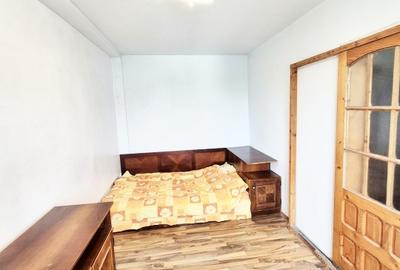 Apartament cu 3 camere semidecomandat în Craiovei