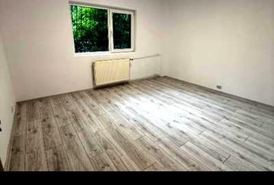 Apartament cu 3 camere decomandat în Tei