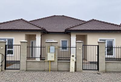 Duplex cu 3 camere cu Canalizare în Moșnița Nouă