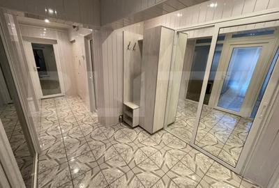 Apartament cu 3 camere decomandat în Petros