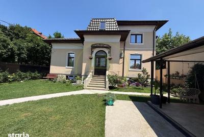 Casă cu 10 camere cu Teren 458 Mp în Central