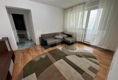 Apartament cu 2 camere semidecomandat, mobilat în Decebal