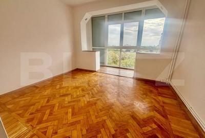 Apartament cu 3 camere semidecomandat, mobilat în Nord