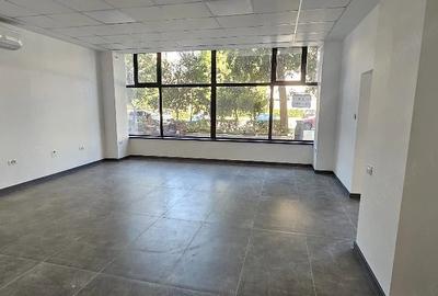 Spațiu comercial, de 98 mp, în Poarta 6