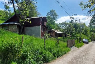 Casă cu 2 camere cu Teren 1745 Mp în Poiana