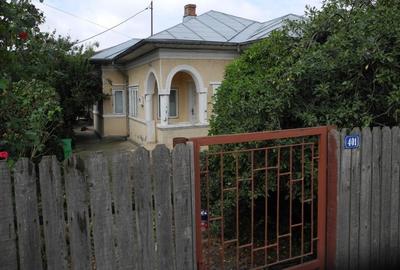 Casă cu 9 camere în Radovanu