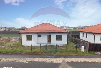 Casă cu 4 camere cu Teren 330 Mp în Stupini - 5