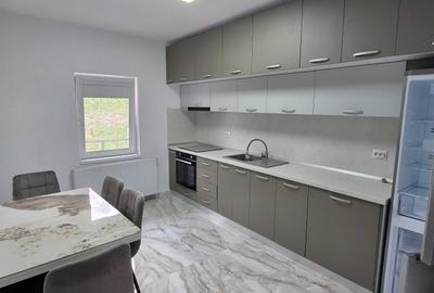 Casă cu 4 camere cu Teren 150 Mp în Central - 3