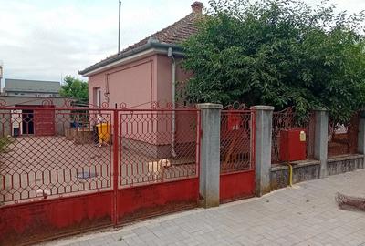 Casă cu 2 camere cu Teren 638 Mp în Central
