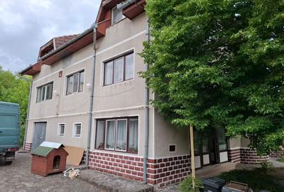 Casă cu 4 camere cu Canalizare în Spitalul Județean - 2