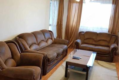 Apartament cu 3 camere decomandat în Calea București
