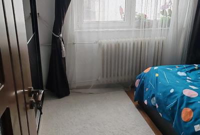 Apartament cu 3 camere decomandat în Exterior Vest