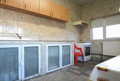 Spațiu comercial, de 258.39999389648 mp, în Central - 12