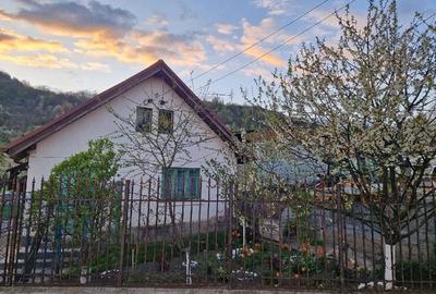 Casă cu Teren 450 Mp în Central