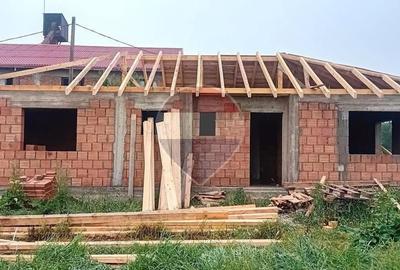 Casă cu 4 camere cu Teren 365 Mp în Hălchiu