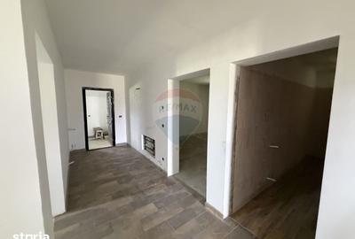 Casă cu 5 camere cu Teren 3960 Mp în Milcovul - 14