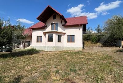 Casă individuală cu 4 camere cu Canalizare în Exterior Sud