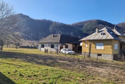 Casă individuală cu 5 camere cu Teren 2311 Mp în Leordina