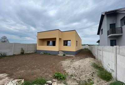 Casă cu 4 camere cu Teren 400 Mp în Șimnicu de Jos