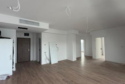 Apartament cu 3 camere semidecomandat în Pipera