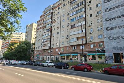 Apartament cu 3 camere semidecomandat în Circumvalațiunii - 14