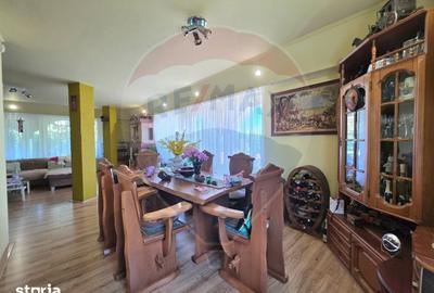 Casă cu 8 camere cu Teren 4534 Mp în Central - 4