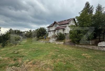 Casă individuală cu 4 camere cu Teren 4800 Mp în Periferie
