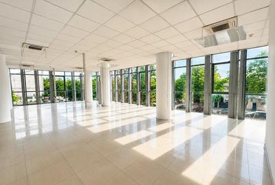Spațiu comercial, de 350 mp, în Central