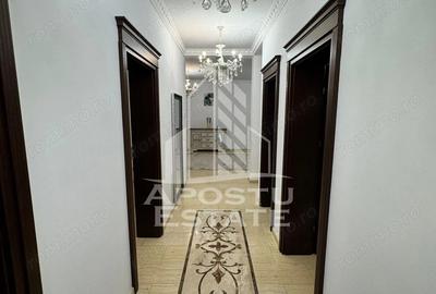 Casă cu 5 camere cu Teren 450 Mp în Dumbrăvița