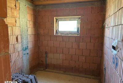 Casă cu 4 camere cu Teren 400 Mp în Slimnic - 17