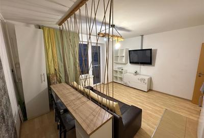 Apartament cu 2 camere decomandat, mobilat în Tractorul