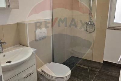 Casă cu 3 camere cu Teren 300 Mp în Central - 1