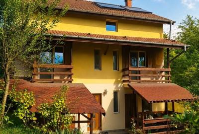 Casă cu 4 camere în Vlădești