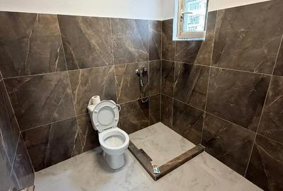Casă cu Teren 300 Mp în Central