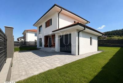 Casă cu 4 camere în Chinteni