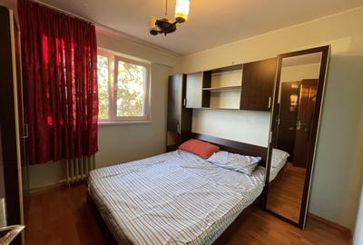 Apartament cu 2 camere semidecomandat, mobilat în Tei