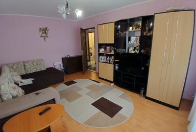 Apartament cu 3 camere decomandat în CET