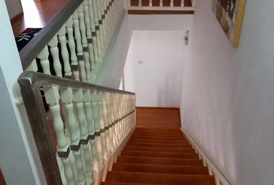 Casă cu 4 camere cu Teren 126 Mp în Central - 2