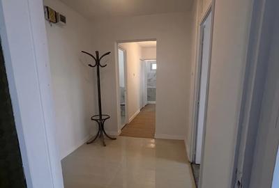 Apartament cu 3 camere decomandat în Dristor