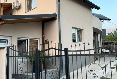 Casă cu 4 camere în Central