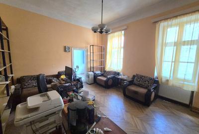 Apartament cu 2 camere nedecomandat în Central