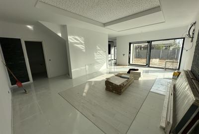Duplex cu 5 camere cu Canalizare în Exterior Nord