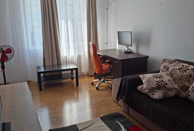 Apartament cu 3 camere decomandat în Berceni